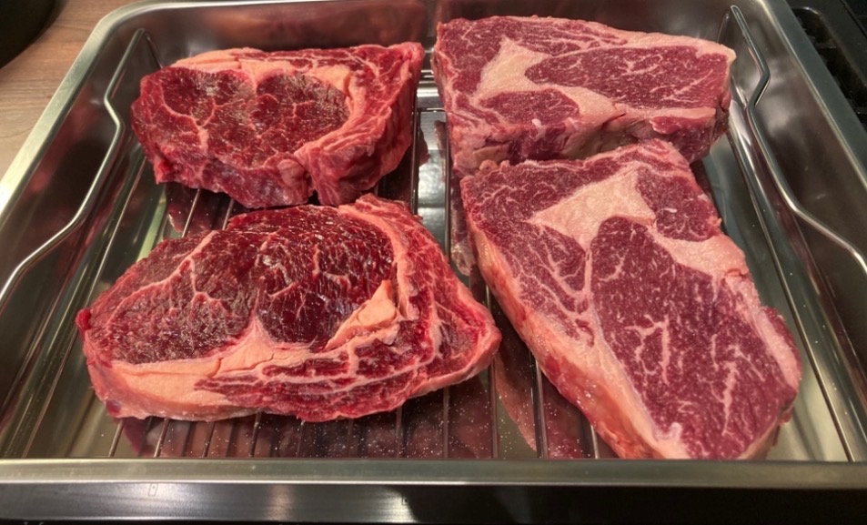 Marmorerade entrecôte-skivor från SRB × Wagyu