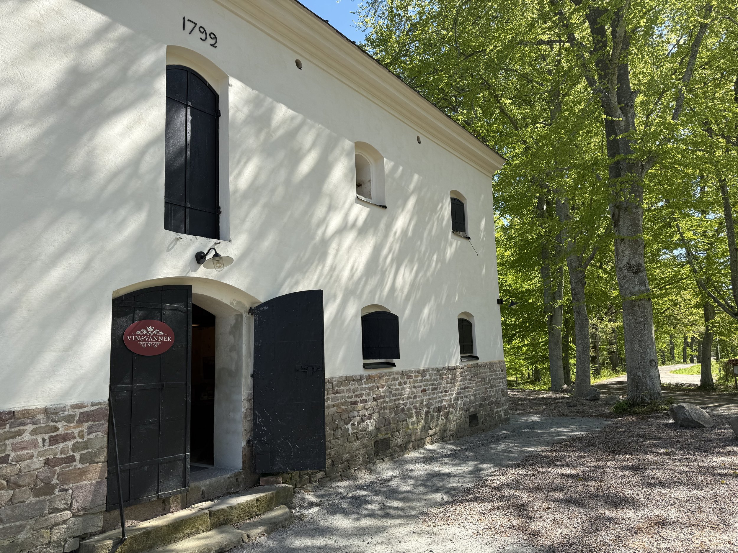 Restaurang Vin & Vänner — slottsmiljö vid Östanå